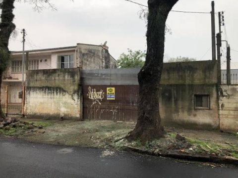 Terreno no Bairro Anchieta medindo 11m de frente x 30m de extensão de frente ao fundo, Pos