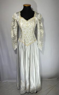 Vestido de noiva branco com renda