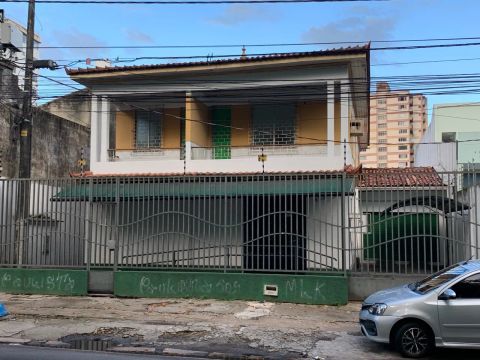 Casa em frente Praça da República 