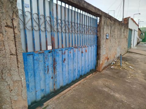 Vende-se Lote vazio na Santa Maria Norte.