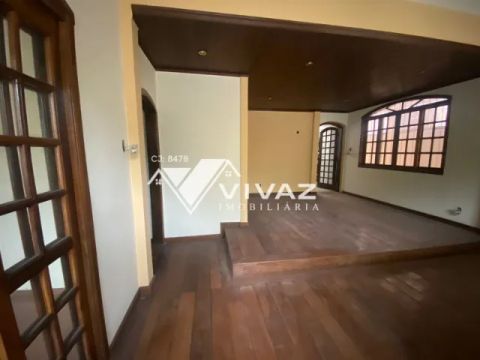 Excelente Apartamento Térreo com 03 Quartos Varanda e Vaga em Cascadura