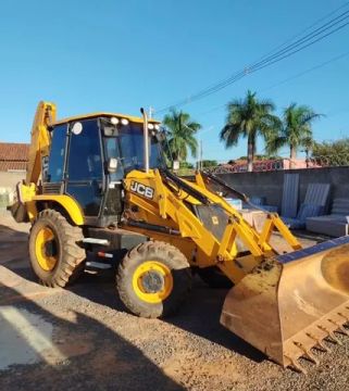 Retroescavadeira JCB 3CX 4X4 ano 2011