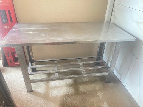 Mesa de Aço Inox - Ideal para comércio 