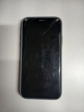 iPhone com tela trincada