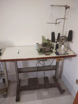 Máquina overloque 