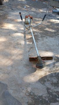 Roçadeira a Gasolina da Stihl FS 160 1900 menos não faço está perfeitamente 