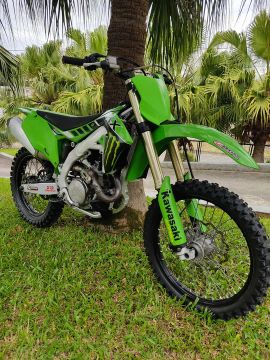 Kawasaki KX 450F 2022 - moto super forte com 140 horas de uso (bem abaixo da Fipe)