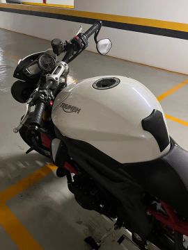 TRIUMPH SPEED TRIPLE R 1050