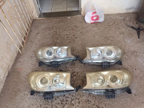 Farol e lanterna traseira Hilux 2008