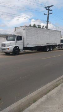 Caminhão Baú Mercedes Benz 1618 reduzido de fabrica 