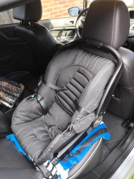 Carrinho + Bebê conforto, preço para vender logo.
