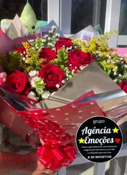 Buquê de flores vermelhas para presente.4
