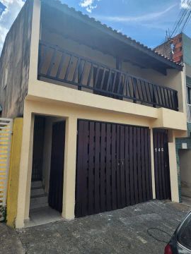 Sobrado com boa renda. 