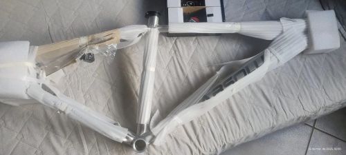 VENDO QUADRO DE BICICLETA E CUBOS ACR BOOST 