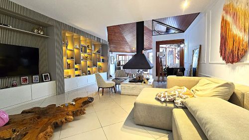 Casa tipo para locação com 3 quartos, sendo 3 suítes, 320m²