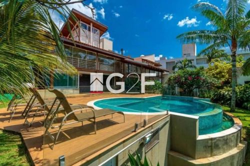 Casa à venda em Condomínio fechado de alto padrão no Gramado com 580m