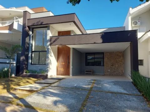 Casa Térrea com excelente projeto e acabamento 