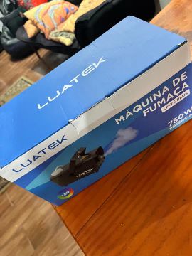 Máquina de fumaça luatek 750W nova 