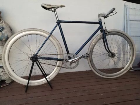 Bicicleta fixa com quadro de caloi antiga