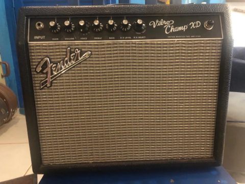 Amplificador 100% valvulado Fender Vibro Champ XD