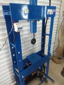 Prensa hidráulica elétrica 220/380v trifasico até 10 ton de força 