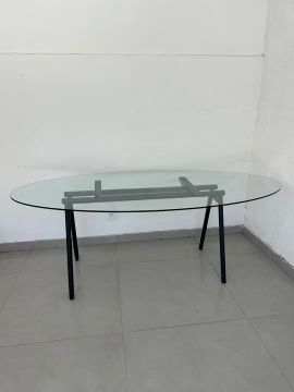 Mesa de vidro oval 