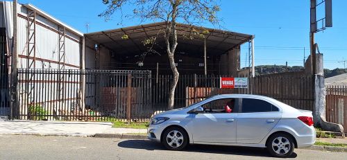 BARRACÃO NO PINHEIRINHO - EXCELENTE LOCALIZAÇÃO