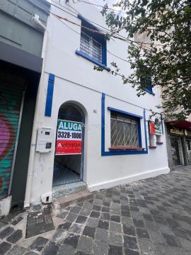 Casa em frente ao Museu Alfredo Andersen, Zoneamento ZR4 - com 240 metros quadrados aproxi