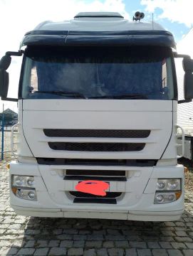 Veículo Iveco Stralis 2010 + Baú Randon 2005 28 Pl.