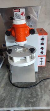Vendo máquina industrial e masseira de salgados compacta print