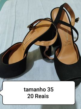 Sandália preta Vizzano tamanho 35