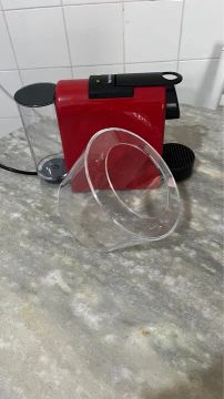 Máquina de Café Nespresso Vermelha