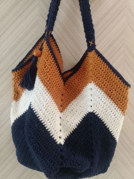 Bolsa de crochê com base quadrada