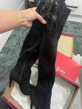 Botas Over The Knee Pretas - VIA MARTE
