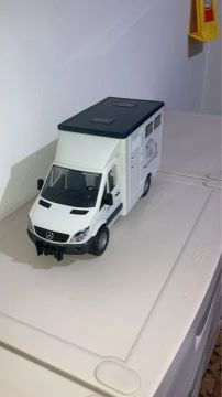 Caminhão de Brinquedo Mercedes-Benz Sprinter