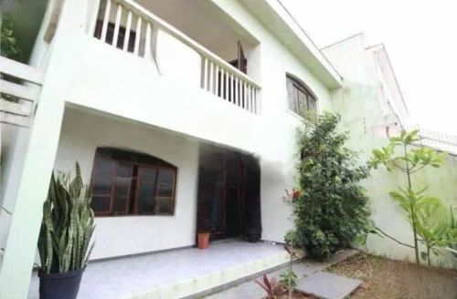 Casa à Venda em Peruíbe: Conforto e Tradição Perto da Praia!