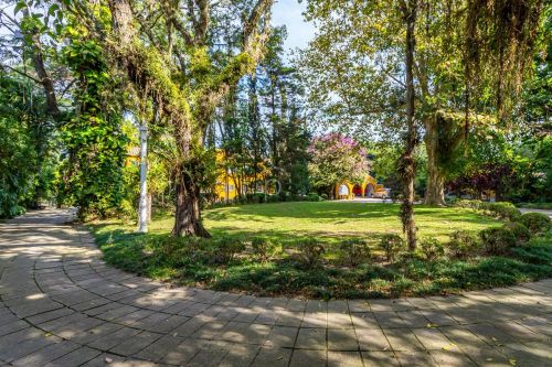 Venda de Terreno em Porto Alegre-RS, bairro Pedra Redonda com 5477m² Área Const. e 5477m² 