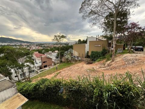 TERRENO AMPLO 1.497,35 m² NO CÓRREGO GRANDE FLORIANÓPOLIS