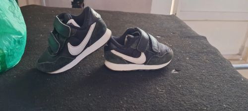 Tênis Nike Infantil - crocsc c7   Tamanho 20.               
