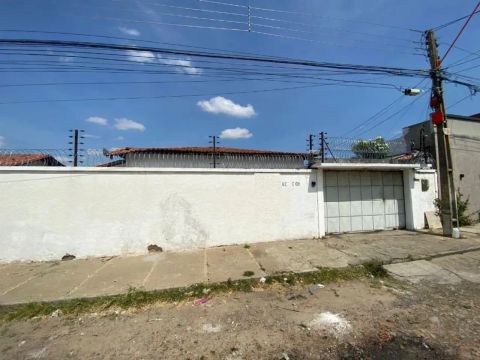CASA COM 04 QUARTOS DISPÓNÍVEL PARA ALUGUEL- São Cristóvão - Teresina - PI