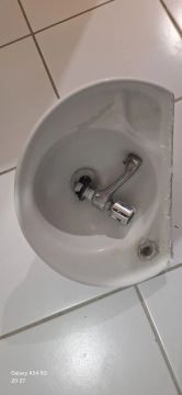 Pia pra banheiro/lavabo