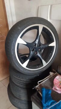 Rodas aro 18 com Pneus chama no WhatsApp * 