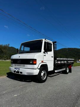 Mb 710 Carroceria ano 2010