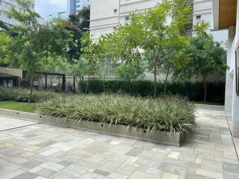 Apartamento para aluguel com 210 metros quadrados com 3 quartos