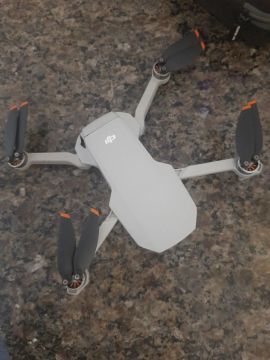 Drone DJI Mini 2 pra concertar ou retirada de peças 