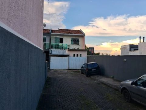 Sobrado para venda tem 70 metros quadrados com 2 quartos em Iguaçu - Fazenda Rio Grande - 