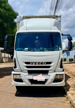  Iveco Tector 170E21 Baú 