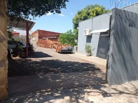 Terreno com salão comercial no Bairro Vila Bandeirantes