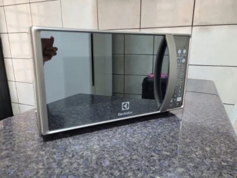 MICRO ONDAS ELECTROLUX - 20L
