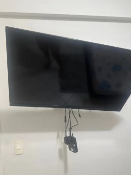 TV LED 40 polegadas em ótimo estado!